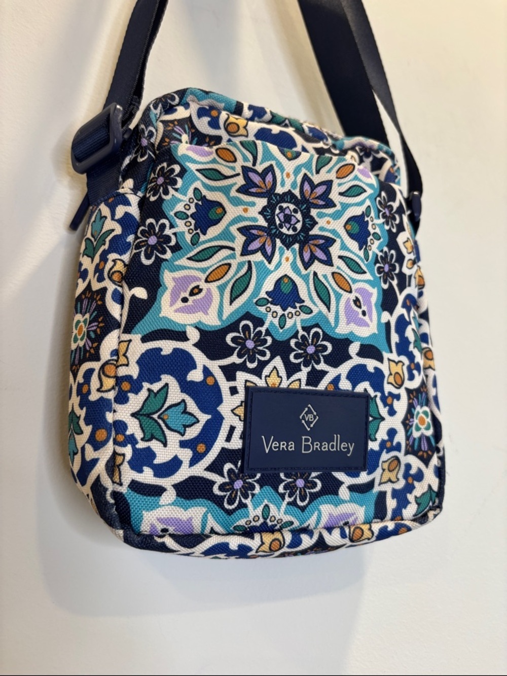 Vera Bradley RFID Lighten Up Mini Hipster Lisbon Medallion Cool Purse - Picture 4 of 7